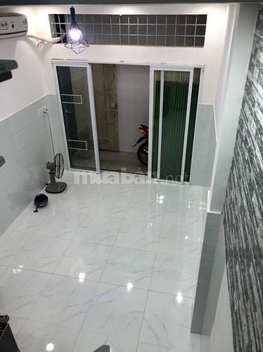 Hình ảnh Bán nhà Cầm Bá Thước 2 tầng 21m2- 2 tỷ 6.