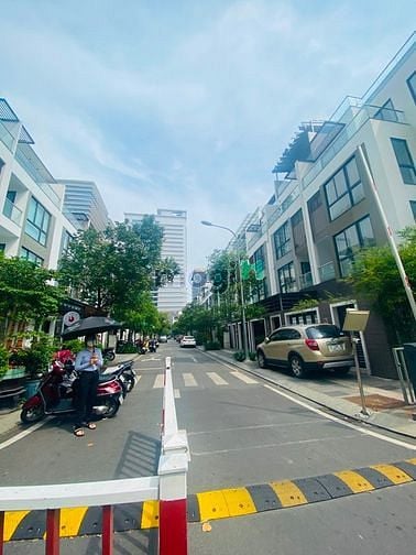 Hình ảnh Bán biệt thự liền kề số 3 đường số 5 khu HaDo Centrosa, đang cho thuê