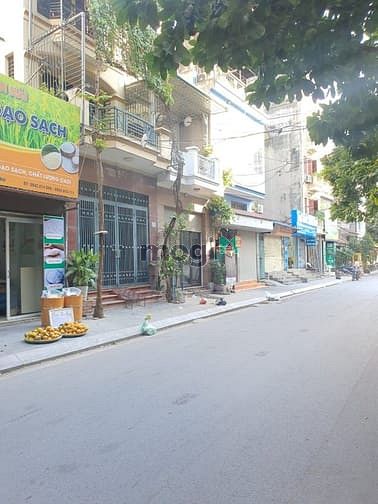 Hình ảnh Mặt phố Hoàng Ngọc Phách áp mặt 2 mặt phố  Vỉa hè rộng 7m.