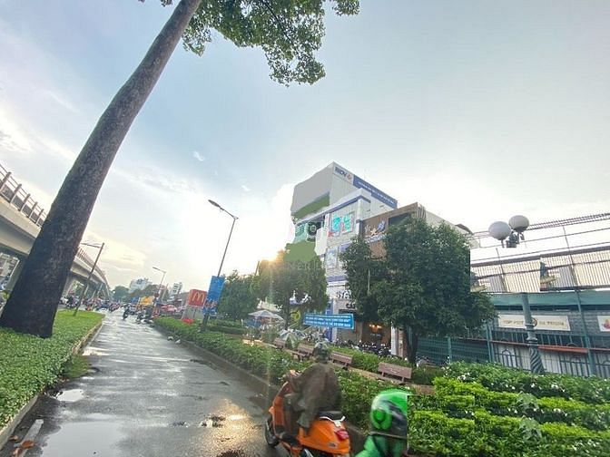 Hình ảnh Cho thuê nhà 448 3/2, P. 14, Quận 10. DT: 17x27m, trệt lầu
