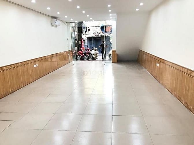 Hình ảnh Cho thuê nhà Phố Trung kính, 80m2x5T, thông sàn, thang máy