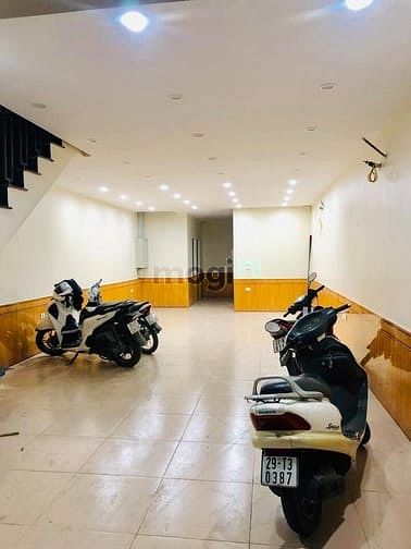 Hình ảnh Cho thuê nhà Phố Trung kính, 80m2x5T, thông sàn, thang máy