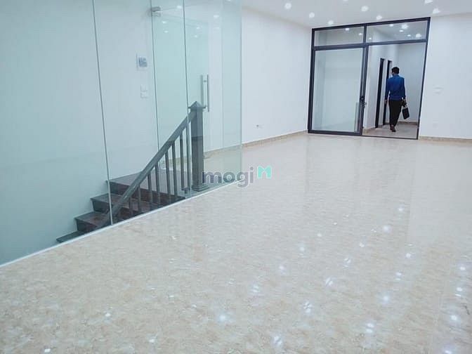 Hình ảnh Cho thuê nhà Phố Trung kính, 80m2x5T, thông sàn, thang máy