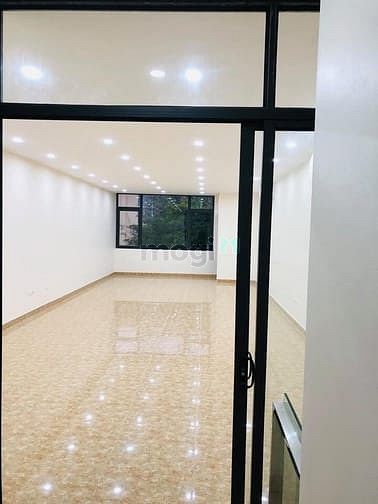 Hình ảnh Cho thuê nhà Phố Trung kính, 80m2x5T, thông sàn, thang máy