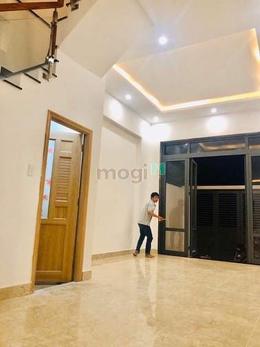 Hình ảnh Bán Gấp Nhà TP Thủ Đức Nhà 3 Tầng Xe Ô Tô Đỗ Tận Nhà Giá Chỉ 5.7 Tỷ.