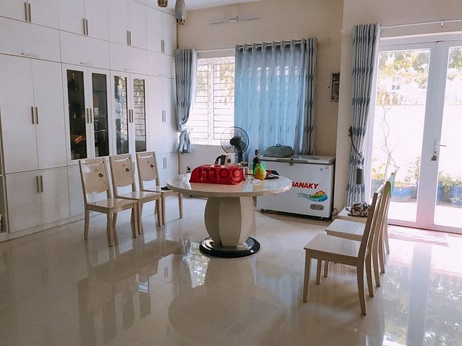 Hình ảnh Cho thuê nhà 97C Nguyễn Thái Bình, phường 4, Tân Bình ngay Vincom