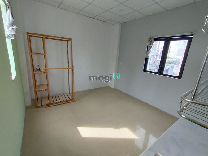 Hình ảnh phòng đẹp , thoáng mát , kế bên hàng xanh