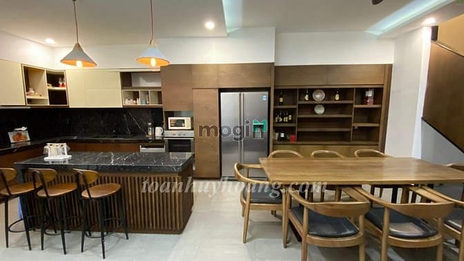 Hình ảnh Cho thuê nhà đẹp gần biển Phạm Văn Đồng