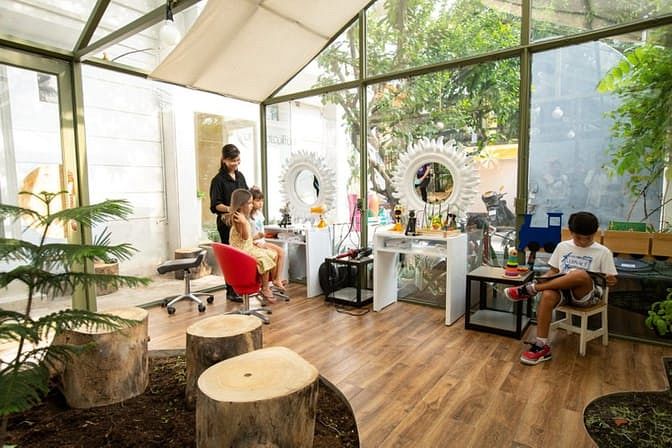 Hình ảnh Cho Thuê Biệt Thự Mặt Tiền Thảo Điền Q2 1000m2 Sàn, DT:20x25m, 5000USD
