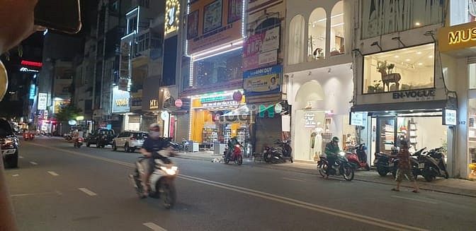 Hình ảnh Mặt tiền KD Nguyễn Trãi, Phường 2, Quận 5