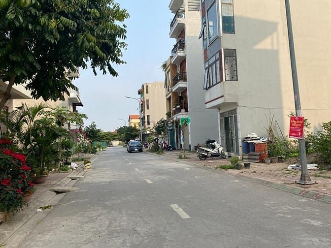 Hình ảnh Bán 90m đất đấu giá Thạch Bàn, căn sẻ khe, 2 mặt thoáng