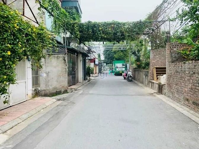 Hình ảnh Tôi cần bán gấp 52.6m2 đất mặt ngõ phố Trạm , Long Biên , ô tô tránh