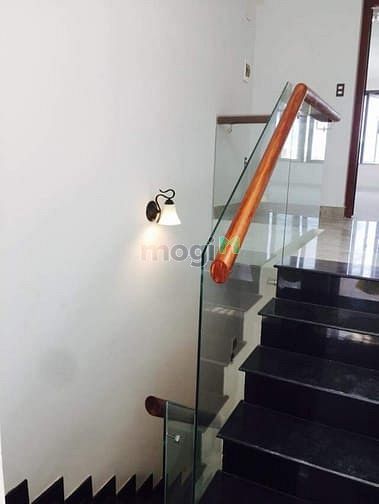 Hình ảnh Nhà Mặt Phố, Bố Làm Quan, Quẹo Lựa Bà COn Ới