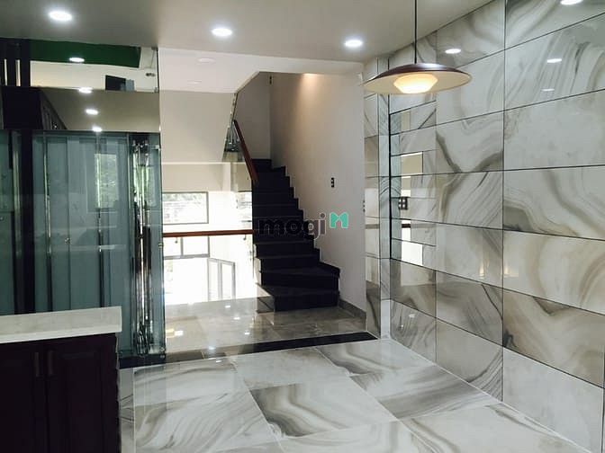 Hình ảnh Nhà Mặt Phố, Bố Làm Quan, Quẹo Lựa Bà COn Ới