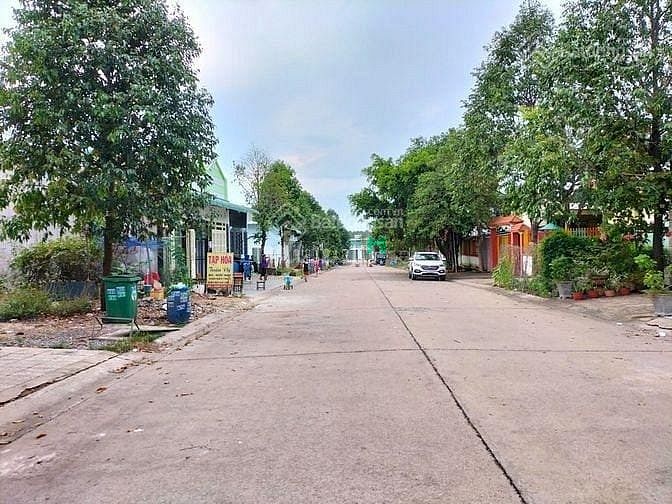 Hình ảnh GĐ cần bán lô đất 200m2(10x20m) ở KCN Mỹ Phước 3, SHR, dân đông.