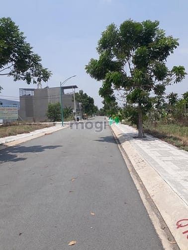 Hình ảnh Cần bán 3 lô đất trong kdc Hóc Môn đối diện chợ Bà Điểm giá mềm.