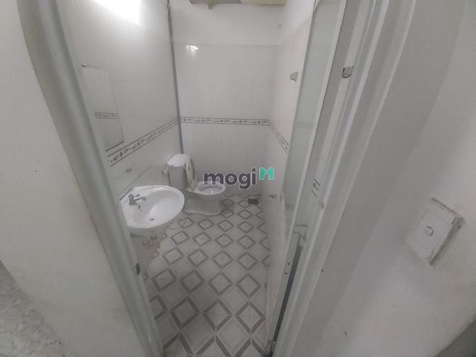 Hình ảnh Cho thuê nhà trệt chân dài hẻm xe hơi