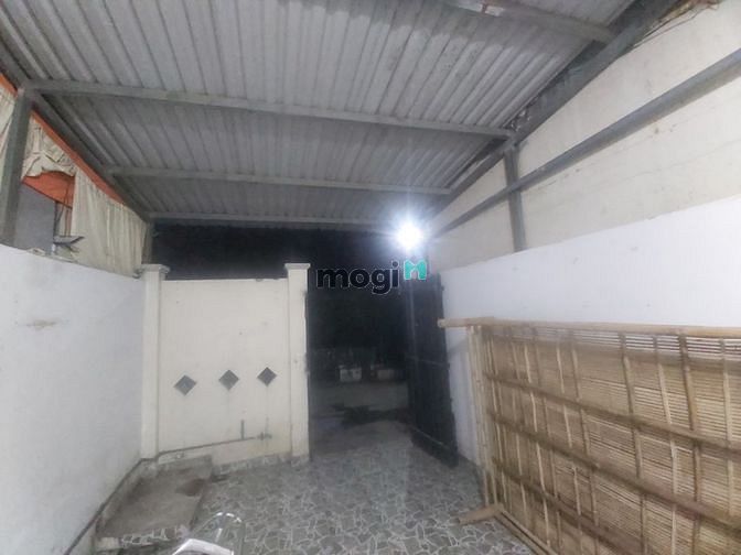 Hình ảnh Cho thuê nhà trệt chân dài hẻm xe hơi