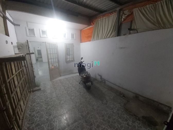 Hình ảnh Cho thuê nhà trệt chân dài hẻm xe hơi