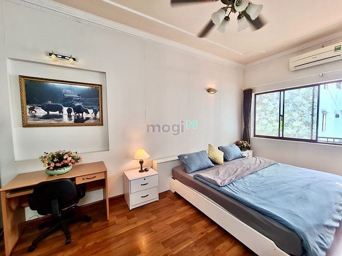 Hình ảnh Phòng 40m2 có ban công trung tâm Quận 1