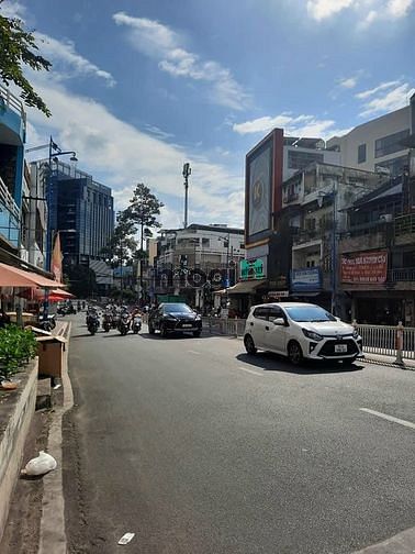 Hình ảnh Bán CHDV Hoàng Quốc Việt 6tầng thu nhập gần 100tr/tháng