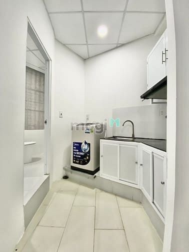 Hình ảnh Phòng cho thuê có máy giặt riêng hẻm xe hơi đường CMT8, Q3