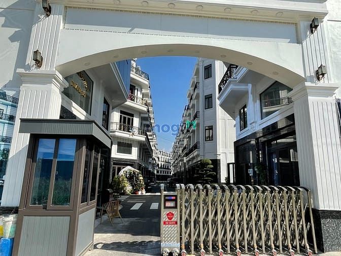 Hình ảnh Bán Nhà Phố 85 M2 Quận 12 4pn 4wc Đã Có Sổ