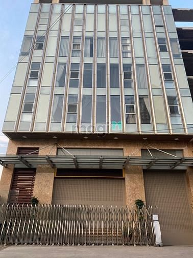 Hình ảnh Cho Thuê Tòa Văn Phòng Trần Não 16x23m - Hầm 6 Lầu Thang Máy