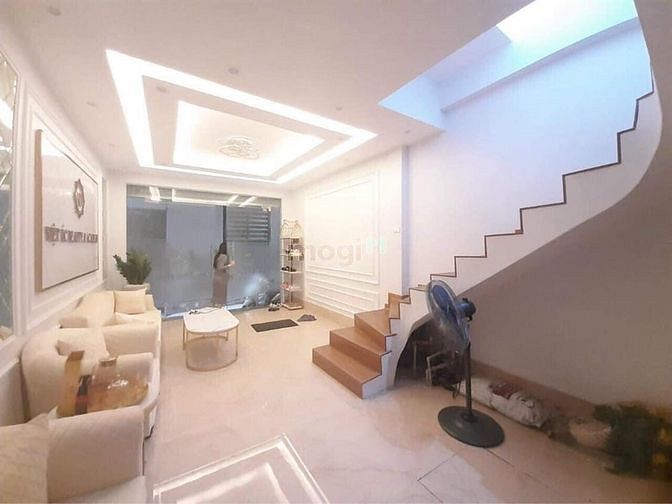 Hình ảnh Bán nhà lô góc 6 tầng khu vip Cầu Giấy. Sổ đỏ chính chủ. ngõ thông tứ