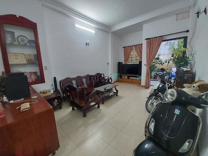 Hình ảnh Bán nhà sát Emart Phan Văn Trị 72m2 có sân để 7 chỗ giá chỉ 6 tỷ