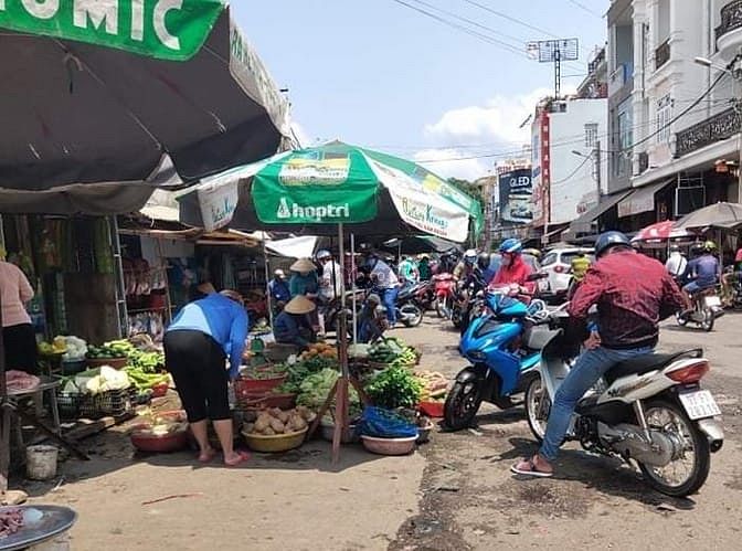 Hình ảnh Bán Đất Xã Phú Hòa Đông, Huyện Củ Chi 10m x 70m, DT: 700m2 giá: 5.2 tỷ