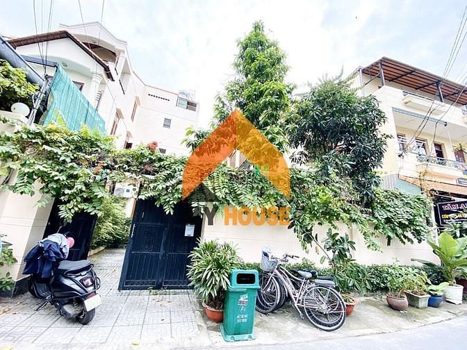 Hình ảnh Cho thuê Villa kiến trúc cổ xưa của Pháp giữa lòng Quận 2