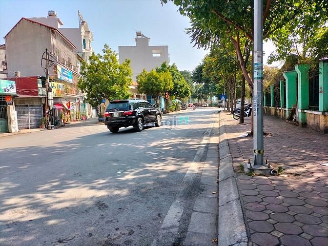 Hình ảnh Chính chủ bán đất mặt phố Việt Hưng, kinh doanh sầm uất