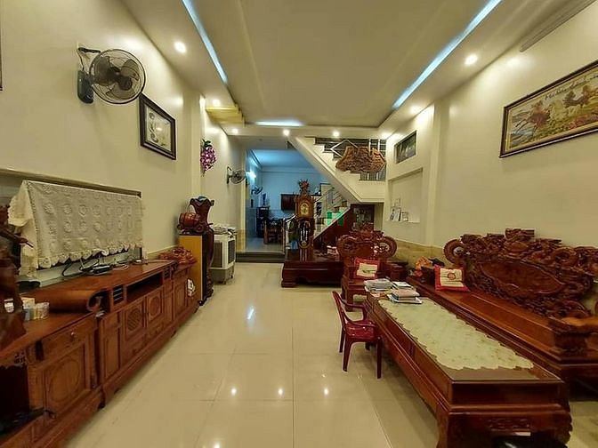 Hình ảnh 2 tầng đúc, có 2 phòng ngủ, 2WC, rẻ đẹp MẶT TIỀN Hồng Bàng