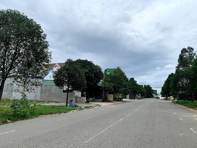 Hình ảnh Cần Bán Gấp, Bán 300m2 Đất Gần Chợ, Đường 16m Thông Dài, Dân Cư Đông Đ