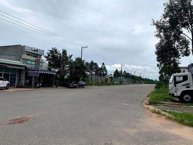 Hình ảnh Cần Bán Gấp, Bán 300m2 Đất Gần Chợ, Đường 16m Thông Dài, Dân Cư Đông Đ