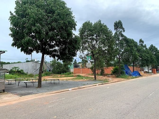 Hình ảnh Cần Bán Gấp, Bán 300m2 Đất Gần Chợ, Đường 16m Thông Dài, Dân Cư Đông Đ
