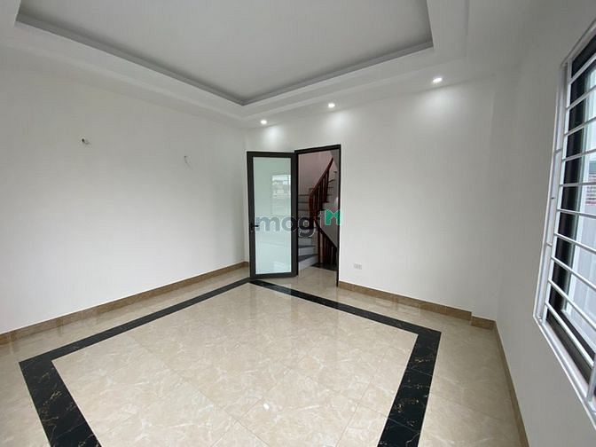 Hình ảnh Bán Nhà 5 Tầng, Ngõ Thông, Lô Góc, Ngõ 197 Phúc Lợi - 3 Tỷ.