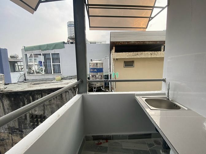 Hình ảnh Phòng mới xây Ban công Bàn Cờ Quận 3