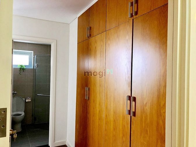 Hình ảnh Cho thuê 2 phòng ngủ, dt 77m2, đủ nội thất, tầng cao có sân vườn