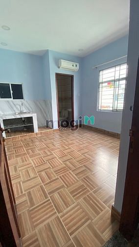 Hình ảnh Phòng cửa sổ ban công siêu rộng giá chỉ 3tr5