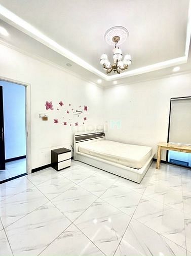 Hình ảnh 1pn phong cách Châu Âu sang chảnh tone trắng
