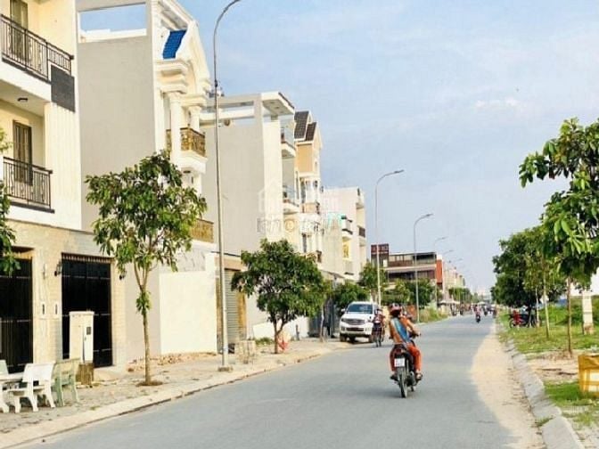Hình ảnh Bán gấp 1 lô đất KDC Tên Lửa 2 (diện tích 108m2) sổ hồng riêng