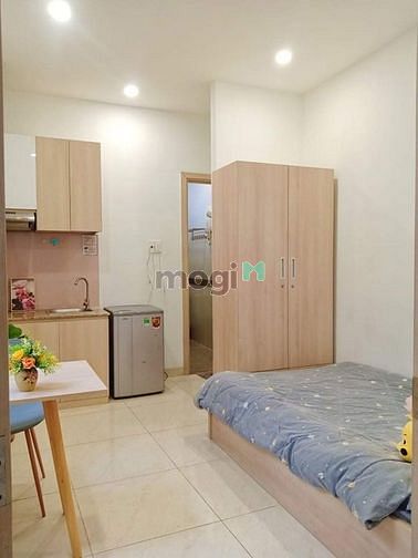 Hình ảnh CHDV full nội thất có cửa sổ trung tâm Quận 10