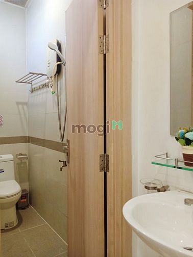 Hình ảnh CHDV full nội thất có cửa sổ trung tâm Quận 10