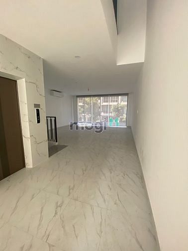 Hình ảnh Cho thuê Shophouse Saritown đã hoàn thiện, có thang máy.