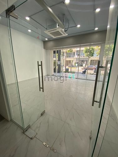 Hình ảnh Cho thuê Shophouse Saritown đã hoàn thiện, có thang máy.