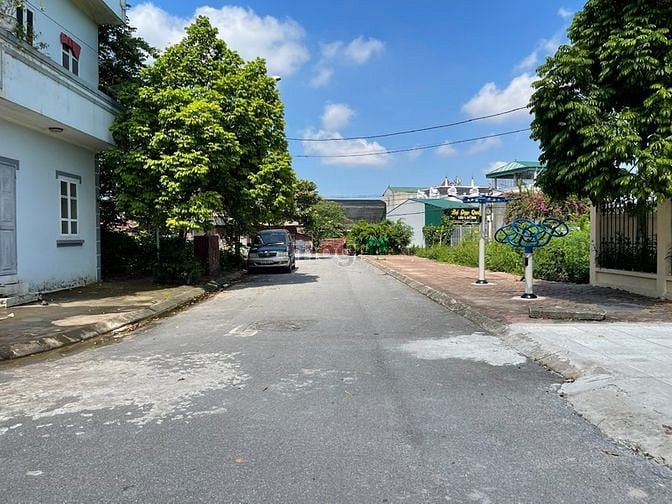 Hình ảnh Bán 60m2 tái định cư Đông Dư, view thoáng mát, đường phân lô bàn cờ.