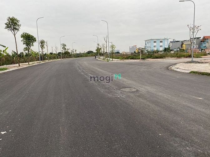 Hình ảnh Bán đất đấu giá Cự Khối, mặt đường 25m, căn góc 3 mặt thoáng, view hồ