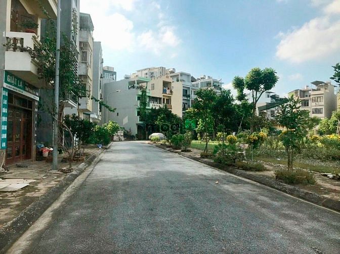 Hình ảnh Cần bán lô đất đẹp 40m2 khu TĐC Giang Biên view vườn hoa thoáng mát .